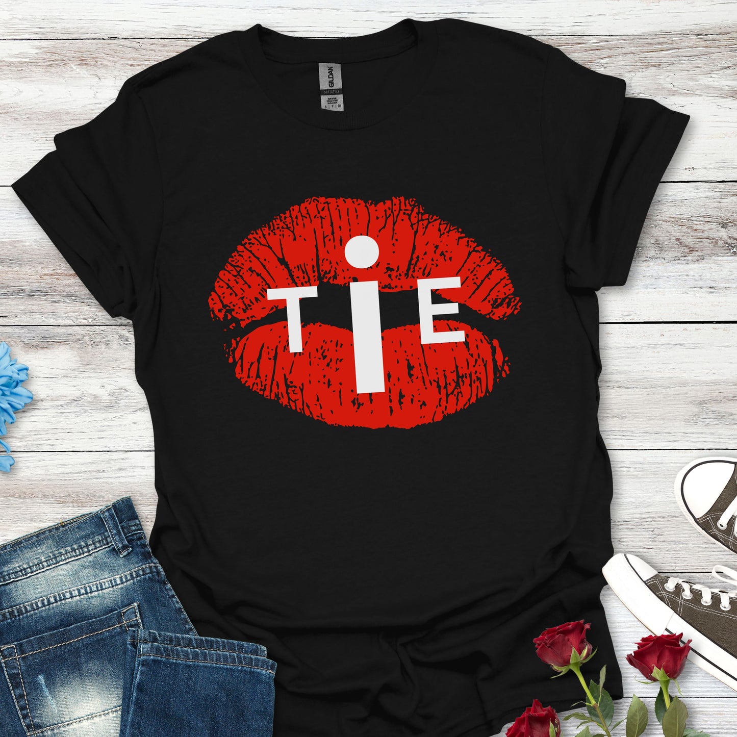 Lip Print (W) 'TIE' Graphic T-Shirt