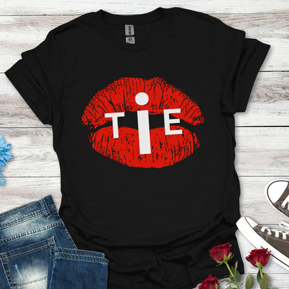 Lip Print (W) 'TIE' Graphic T-Shirt