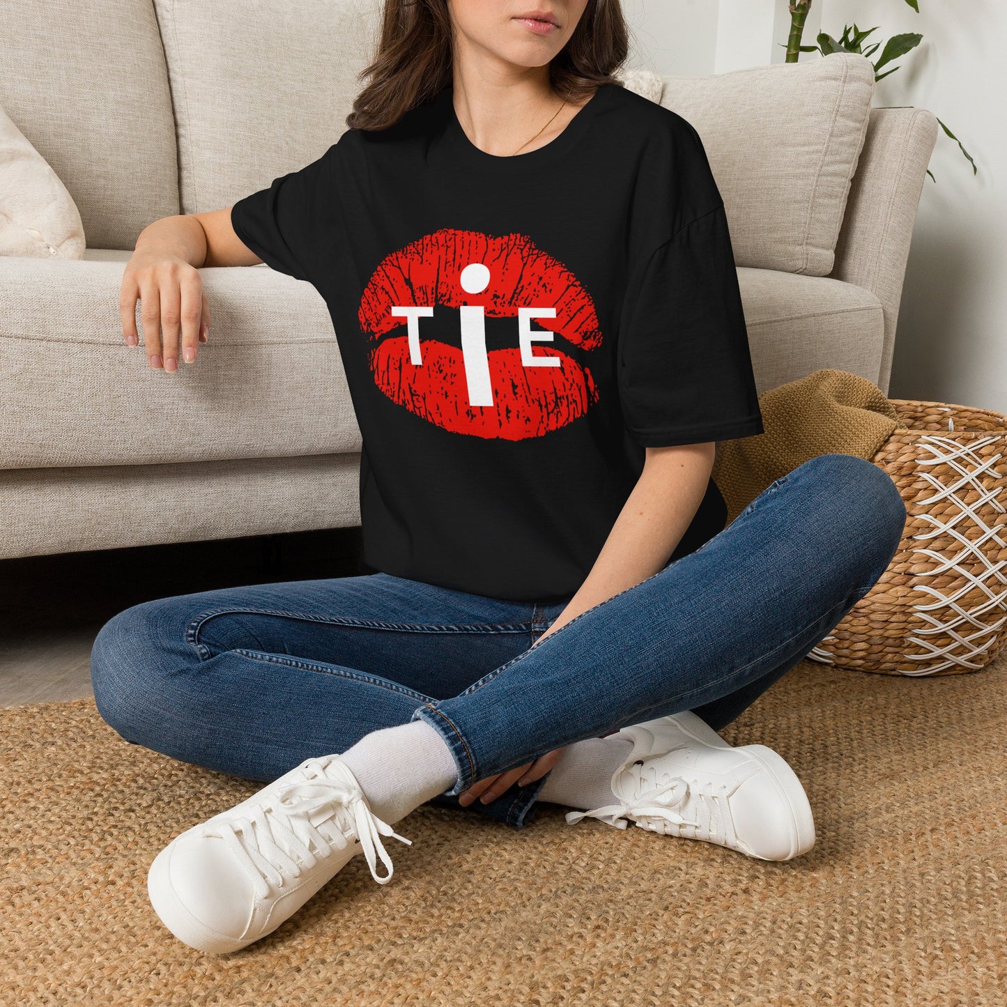Lip Print (W) 'TIE' Graphic T-Shirt